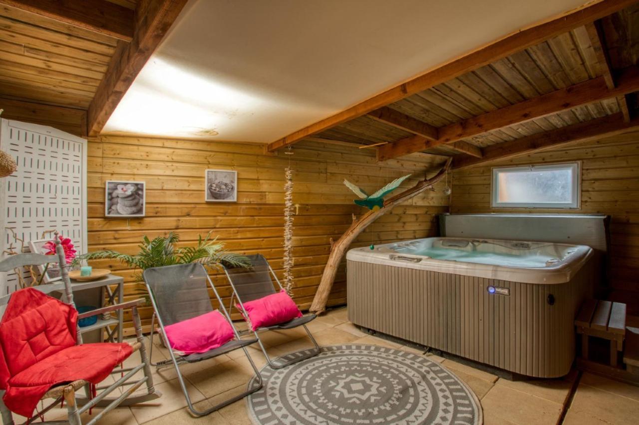 Le Moulin Du Bleufond Hotel Монтиняк Екстериор снимка