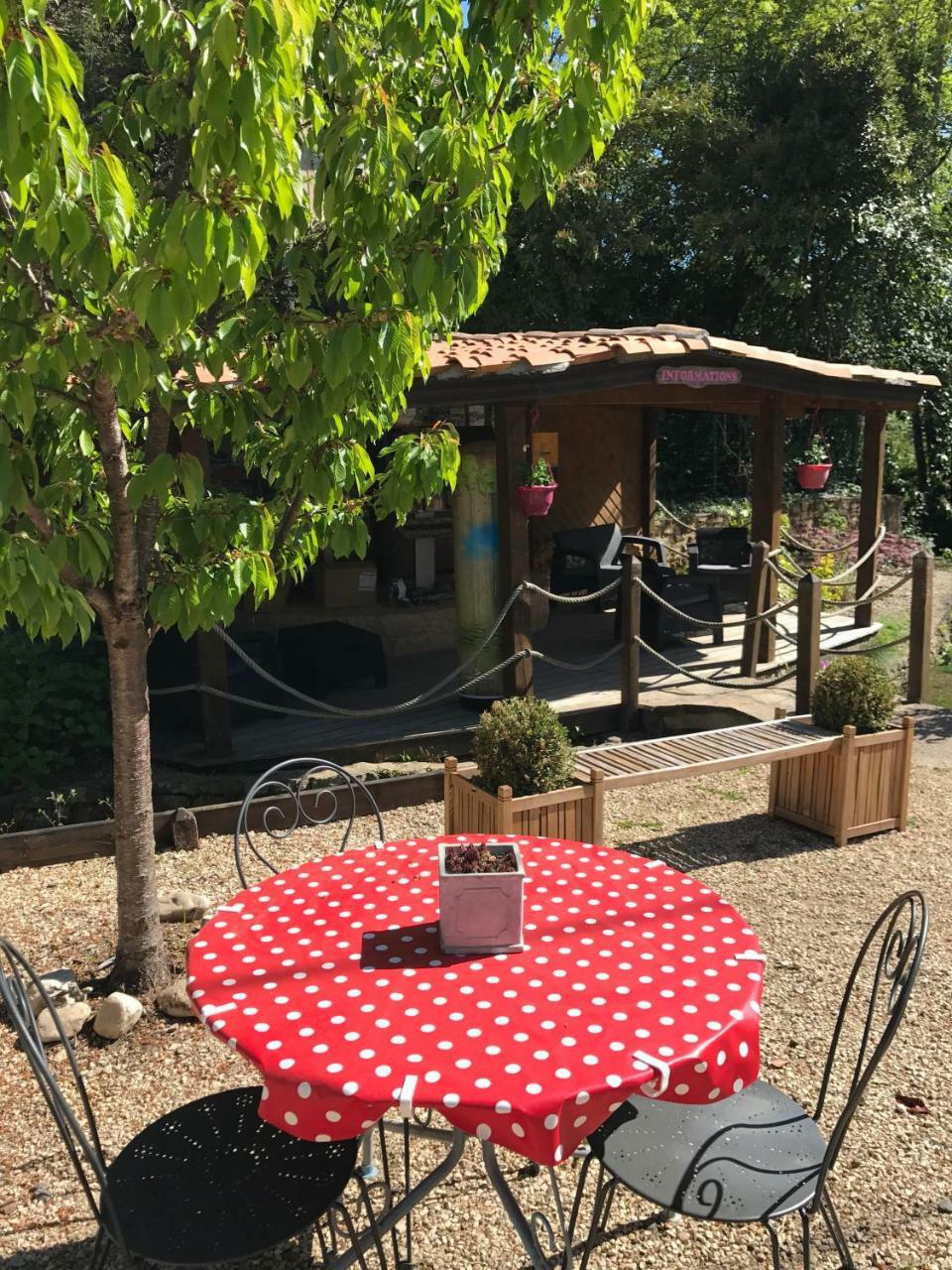 Le Moulin Du Bleufond Hotel Монтиняк Екстериор снимка